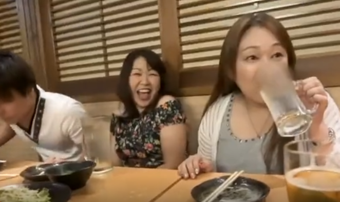 【令和の熟女】”やんだー、ムラムラしてきだぁ(笑)”おばさんが飲み会で大盛り上がり！昭和のノリでオトコに迫りますｗ