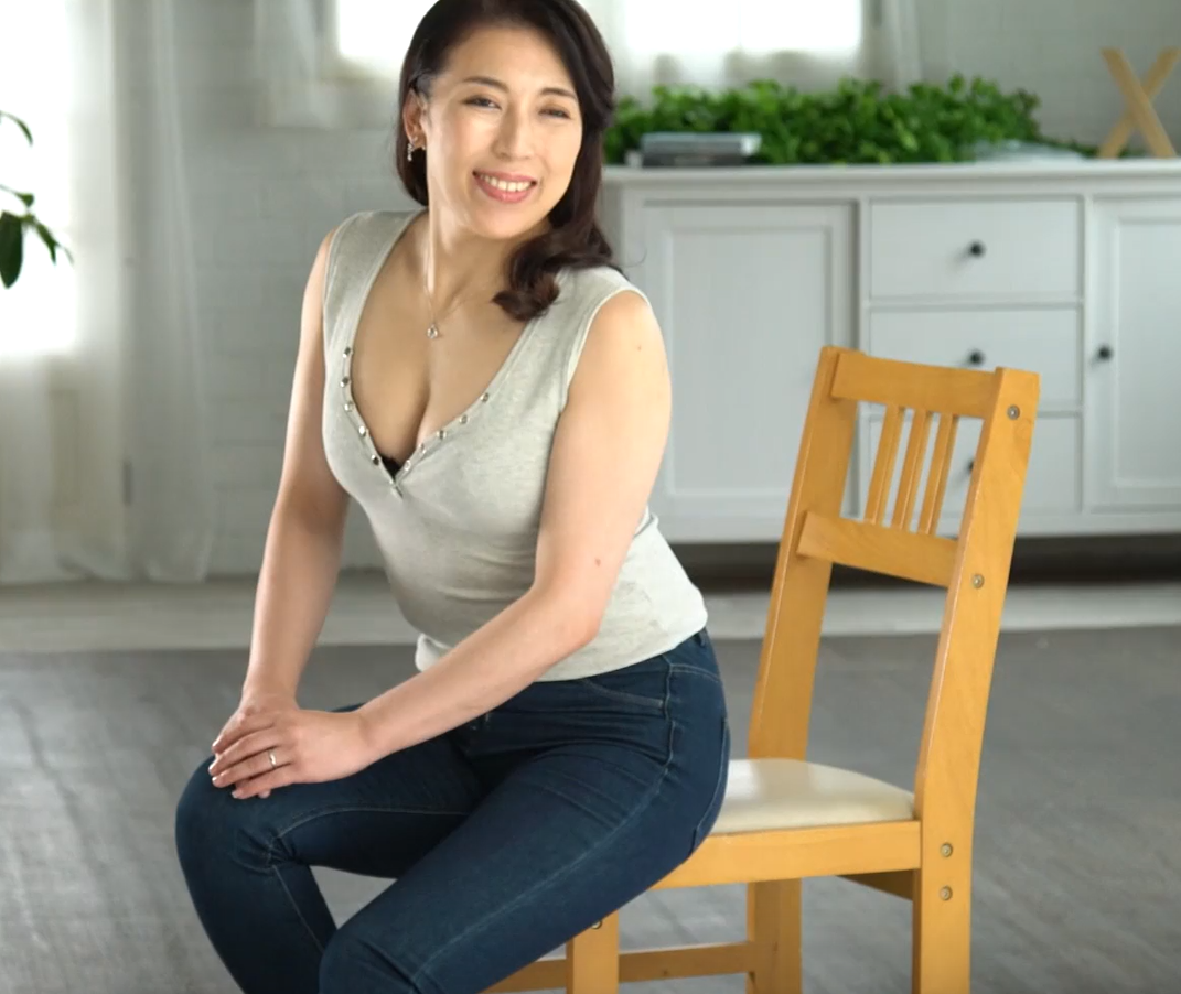 【熟女】”40歳なんですけど...”通訳を務める人妻が満たされぬ性生活に終止符！初撮りで全身を委ね濃密な快感を貪る■滝沢奈央