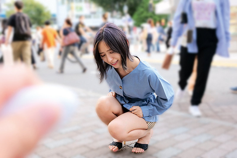 【リモバイお散歩】「結構声出しますねぇ…（笑）」スレンダーエロ美乳な素人美人が街中で電マで連続絶頂！