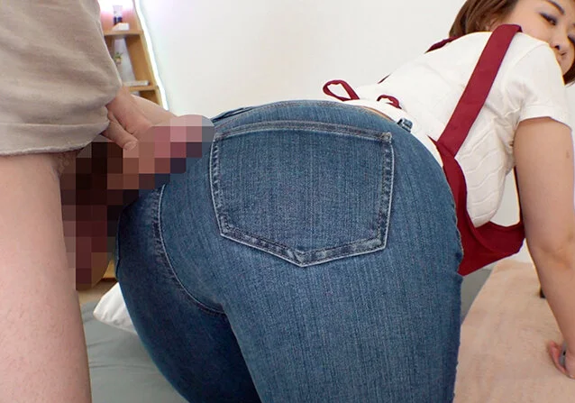 【レンタル熟女】”そんなにピタっとしたデカ尻見せられたらこうなりますよ…”家事代行で雇ったオバサンの巨尻がエロすぎて