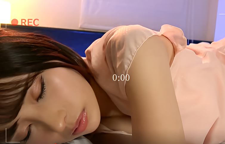 【痴女・美女】「動いちゃうよ？止めないでね♡」男たちを見下ろしながら腰振りまくるご奉仕クイーンの逆転ハーレム■伊藤舞雪