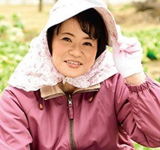 【熟女】田畑に咲く艶姿！真面目な五十路妻が見せた淫らな表情と目隠しプレイに、ご主人もカメラ越しに大興奮！■榊せり