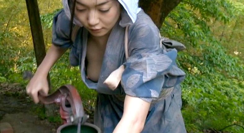 【ヘンリー塚本】和服姿の兄嫁を慰めるつもりが唇が重なり体が離れない！悲しみと欲望が混ざる背徳の一夜■江波りゅう