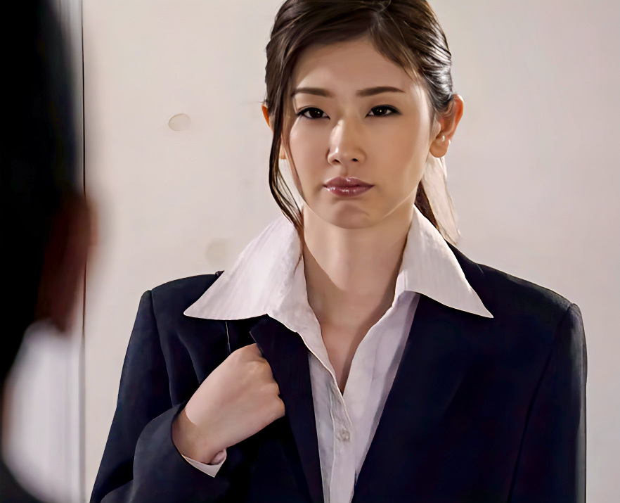 【嫌いな上司】「あのおじさん、クサイから嫌なのよね...」スレンダーエロ巨尻なおばさんOL主婦が上役に呼ばれると…