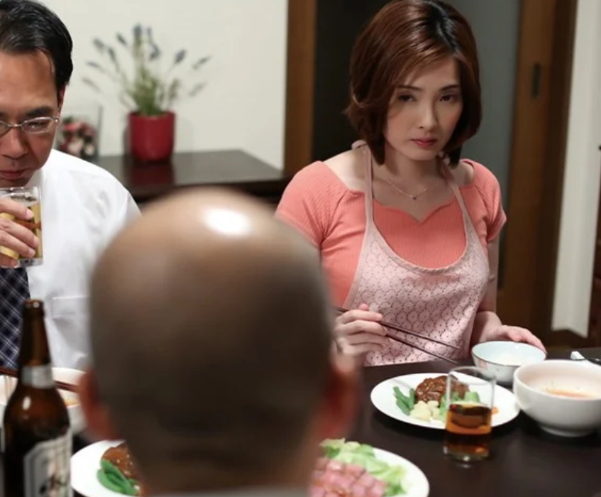 【部下の嫁】「君、旦那さんを助けたいんだろ…？」エロ美乳な美人主婦が夫の上役に脅されて不倫行為！