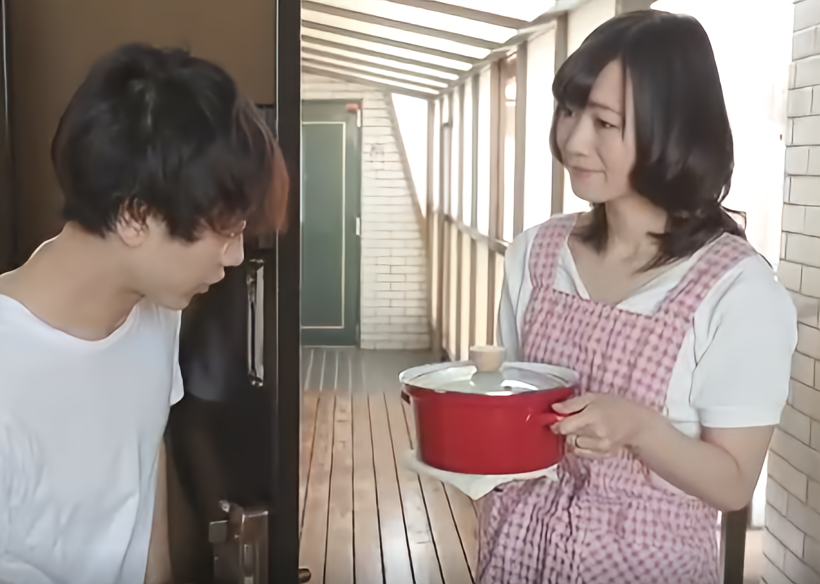 【息子の友達】「母さんが僕の悪友にスケベなことされてる！」夫がいない性欲埋めるために若者に手を出すスケベ妻■鈴乃広香