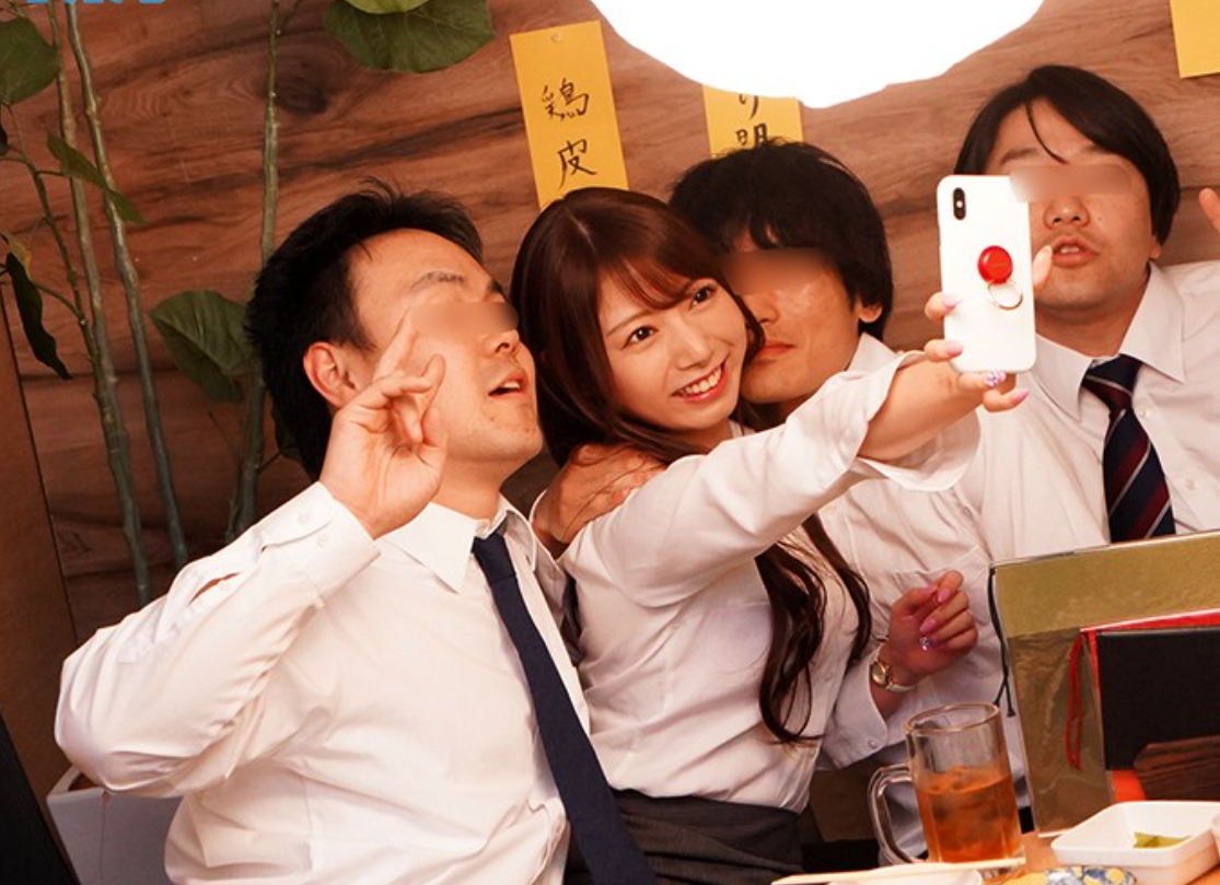 【出張先NTR】後輩と急きょ相部屋になった夜…理性を奪う絶倫ピストンに何度も中出しされ、彼氏の存在が消えていく■西宮ゆめ