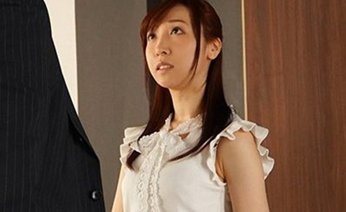 【NTR】『部長としたい！』一晩のセックスで中年男にメロメロになったOL！フィアンセをほっぽりだしてヤリまくるイキまくる