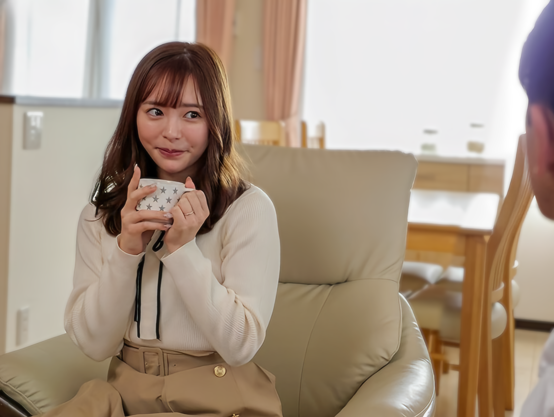 【不倫NTR】「ダメ…でもまた抱かれたいの」帰省中の初恋再会が火種に…人妻の一線越えた背徳W関係が始まった■小倉由菜