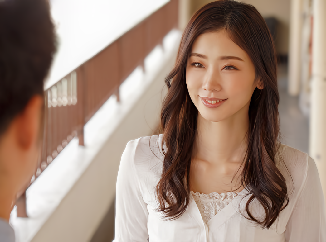 【エロ妻と大学生の不倫劇】隣室に越してきた年上女性に虜にされ、授業をサボって体を求めるだけの関係に堕ちる■小松杏
