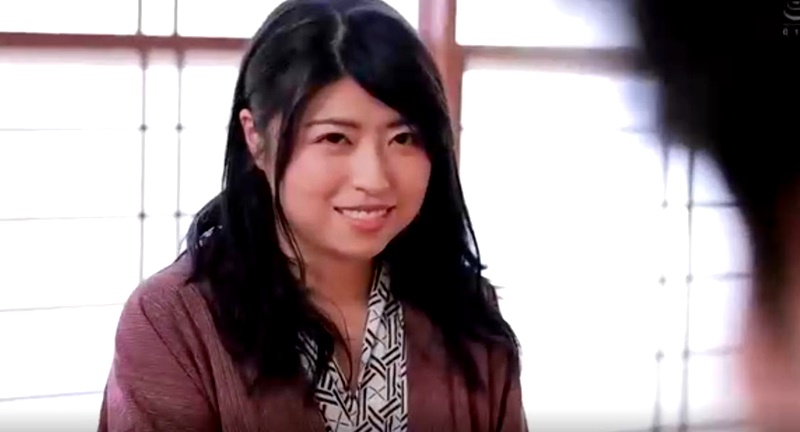 【家庭内不倫】『ふたりで温泉で楽しみたいわ』お互いの連れ合いが出かけて見つめ合う義母と娘の夫！まさぐり合い、絡み合う