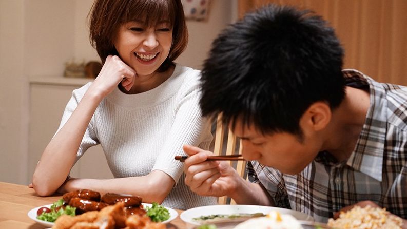 【人妻】「ねぇ？あなた、本当に童貞なの？」女性経験がないという男性と知り合い、不倫とわかりつつスケベな関係になりますが…