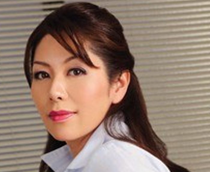 【立場逆転・女上司】”あれは仕事だったから...”密室で追い詰められた高慢女が修理屋の男達に強引に犯される！■翔田千里