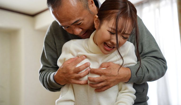 【義父】美しすぎる嫁に密かに欲情していた義父が理性を捨てて暴走！膣奥をえぐられ快楽に堕ちた百合子の変貌■栗山莉緒
