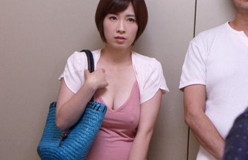 【巨乳妻NTR】「これ…透けてるの、わかってますよね？」夫の命令で羞恥に震えながら快感に堕ちていく■奥田咲