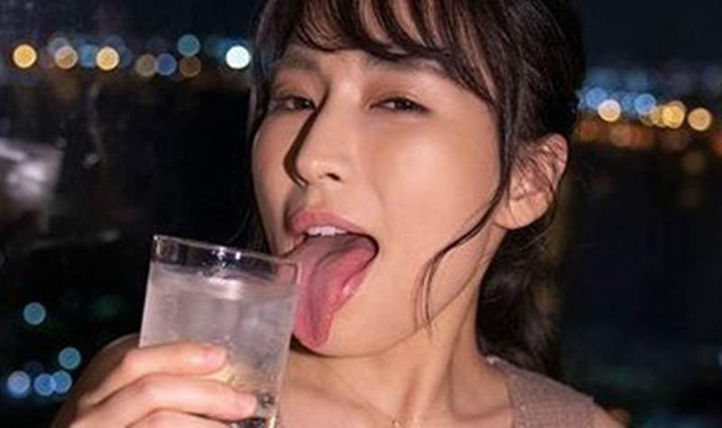 【不倫セフレ】『いっぱい舐めてあげる』この舌でべろべろやっちゃいます！欲求不満の淫乱人妻がセックスフレンド