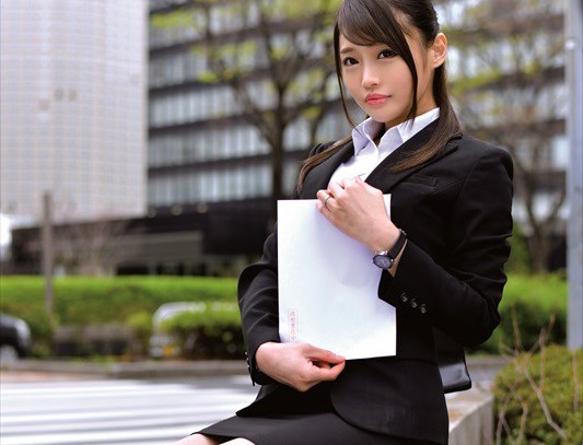不況の煽りを受けた専業主婦・社会復帰をかけ面接に挑む・なんとか内定を得るためにカラダを使って濃厚な肉厚接待を決行
