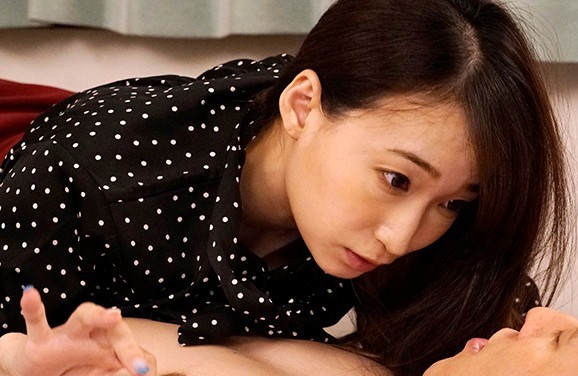 美人だけど部下からは恐れられている女上司・残業で２人キリになると欲求不満なドスケベ女に変貌しオフィスでSEX★蓮実クレア★