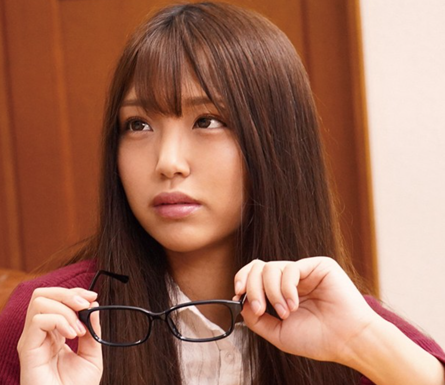 【姉と初交尾】清楚な見た目に隠されたエロボディにムラムラ！擦り合ってたらズボッとハマって初中出しまで一直線■木下ひまり