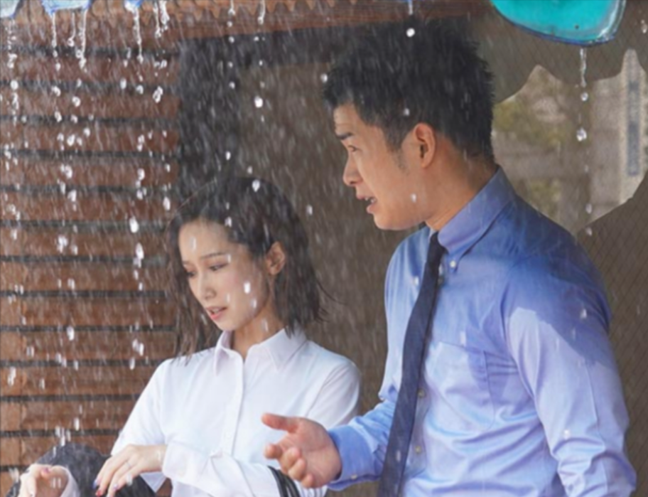 【女上司とSEX】突然の雨で下着がスケスケになってしまい無防備な姿に・・欲望が抑えられず勃起が止まらない！＜小島みなみ＞