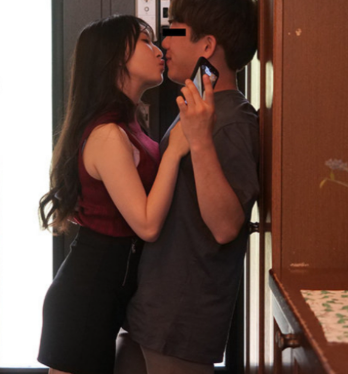 【巨乳人妻】夫がいるのに欲求不満な若妻が性欲丸出しでNTR！絶倫チ◯ポにはまってしまいトロ顔が止まらない激エロSEX！