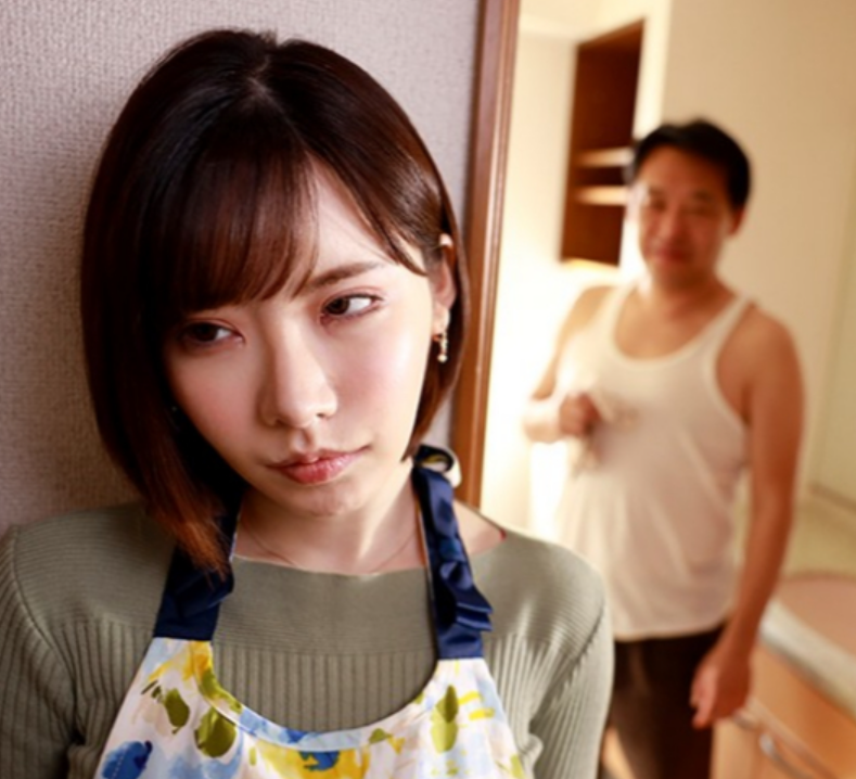 【絶倫義父】あの一週間、私はあの人の性奴隷だった…気持ち悪い老獣に突き上げられ続けて、心もカラダも崩れていく■深田えいみ