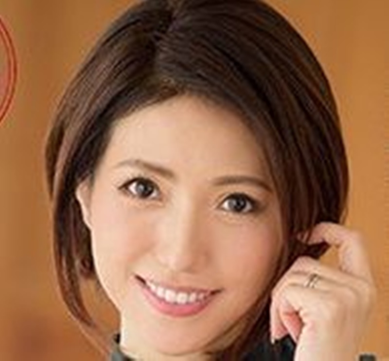 【アラフィフ】『ココも舐めますわ』この美人妻が乳首も、勃起も、そんなとこまで舐めてくれる快感！吉瀬菜々子