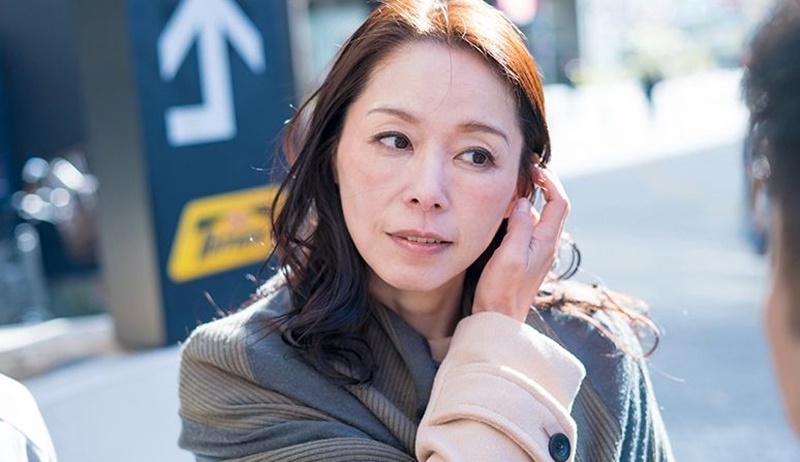 【おばさんナンパ】『生まれてから54年です』あの手この手で口説いてホテルへ！二人がかりで気持ちよくしてあげる