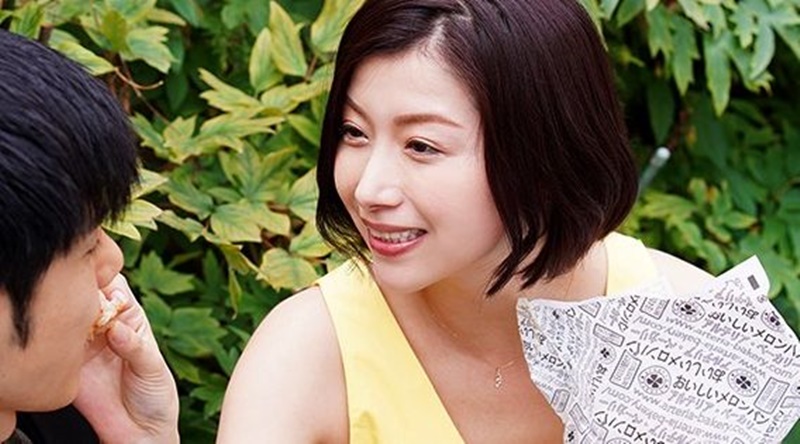 【童貞喪失】『キミといれて、うれしい』このおばさん、とっても優しくて、とってもエロい！人妻が筆下ろしを…