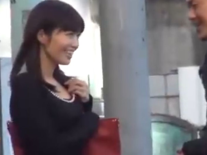 【人妻ナンパ】「最近してなくて…」家事に疲れた若妻を路上でゲット！初対面チ◯ポに夢中で腰振ってスケベセックス志願ｗ