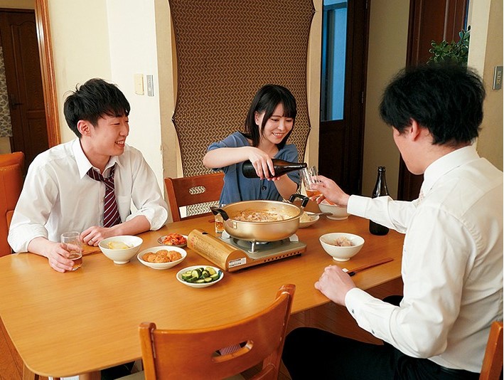 夫に言えない秘密のある美人妻・それは旦那の上司との不倫関係・罪悪感はあるがやめられない不貞行為★星仲ここみ★