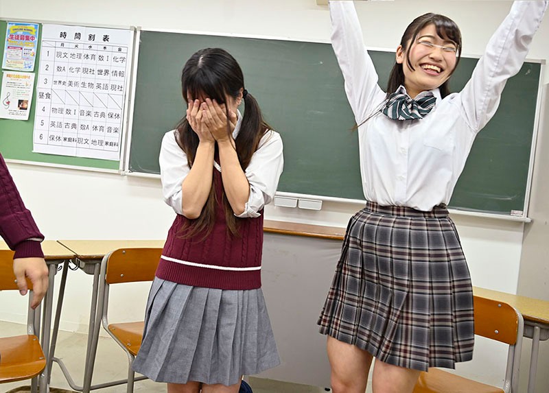 学校帰りの高校生男女２人組がそれぞれの威信をかけ人生初の野球拳勝負・勝てば賞金負ければ即ハメ・勝つのはどっちだ
