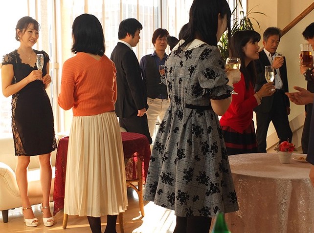 同窓会で久しぶりに再会した元教え子・今は人妻で女子アナ・絶対に手を出してはイケナイのに欲望が止められない★流田みな実★
