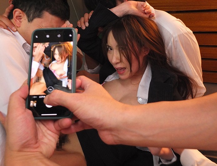 虐められている生徒を助けたら逆にターゲットにされた美人教師・鬼畜男子生徒たちに犯される地獄の日々が始まる★日下部加奈★
