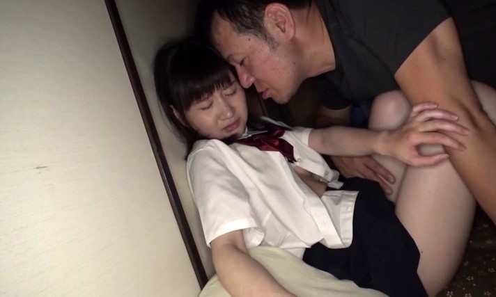 制服少女の部屋に変態鬼畜男が侵入・恐怖で抵抗もできず好き勝手に犯されてしまう・性欲を少女にぶちまける