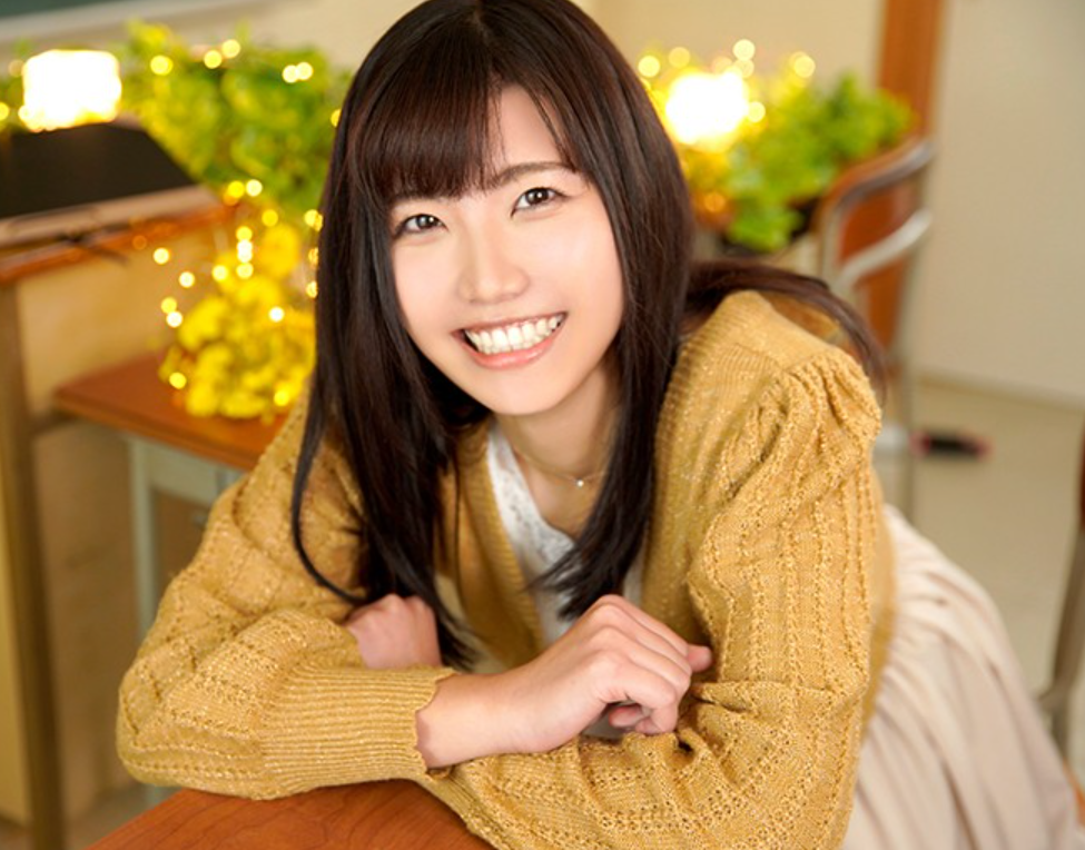 【新米女教師】春から小学校の先生がまさかのAV出演！笑顔と恥じらいを浮かべながらスレンダーボディを初披露■新美詩織