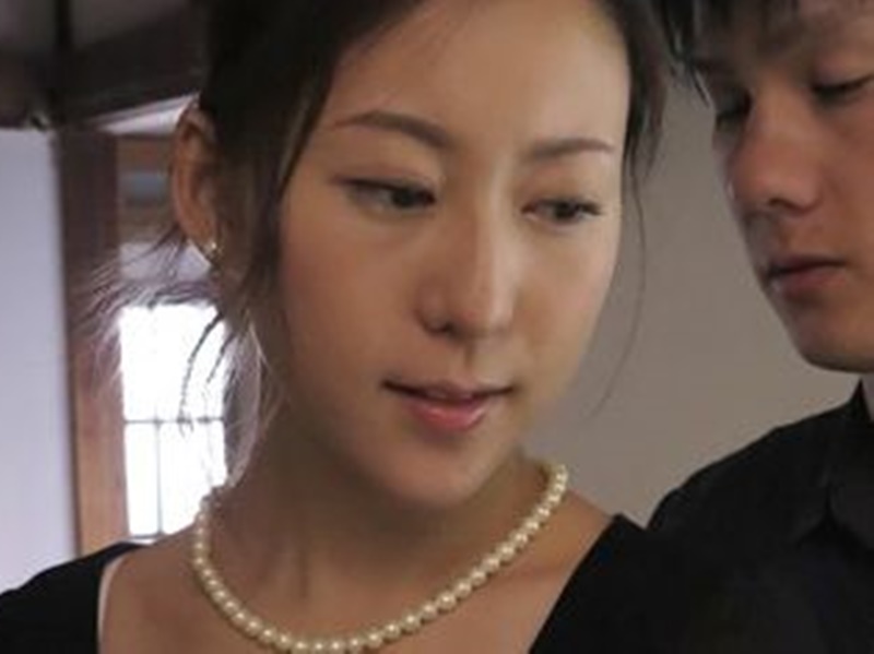 【未亡人】シャッターの音に戸惑った夜…家族の視線をよそに踏み入れた禁断の関係が、もう引き返せない情欲へ■松下紗栄子
