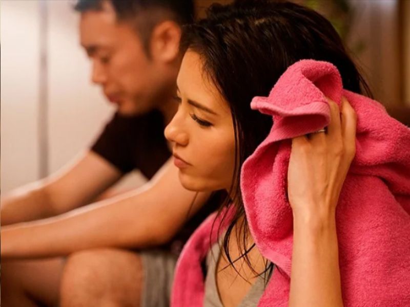【人妻上司】終電を逃した夜に魔性の笑みで誘う巨乳OL！若い部下を部屋へ連れ込み激しい絶倫SEXで一線を越えちゃう■武藤あやか