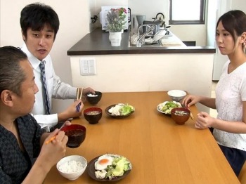 【人妻】夫の留守中に家の至る場所で美人妻を尻穴仕込み！リビングでも風呂でも初アナルを貫かれ快感堕ち■中尾芽衣子