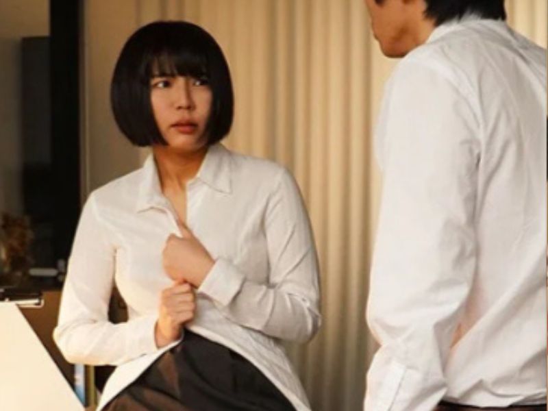 【地味でエロい女】普段は地味な姿の彼女が実は下品で淫乱！証拠映像を握られ、何度もち◯ぽを咥え込み快楽に染まる■乃木蛍