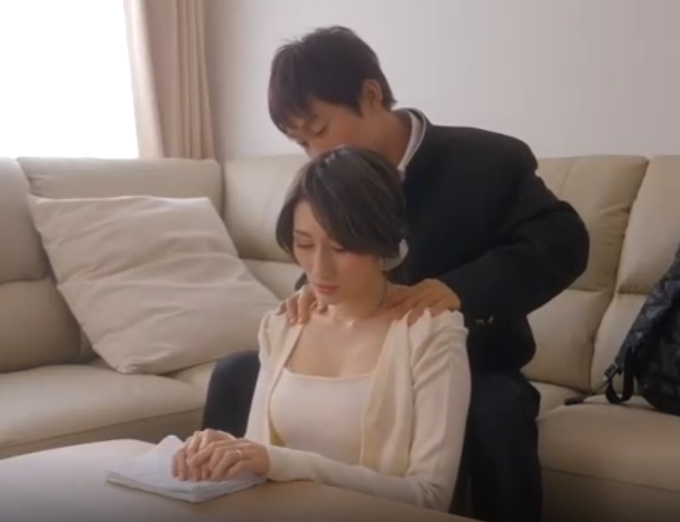 【母子交尾】息子が母親にマッサージしてたら思わず欲情！「ママ！やらせて！」と頼まれ断れない奥様ですが…JULIA