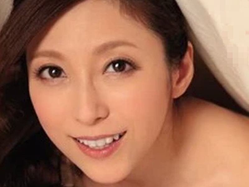 【彼女の母親】”大きくなったわね...♡”久しぶりに再会したこの熟女がとてもエロく見えてしまい、彼女を差し置いて母親と...