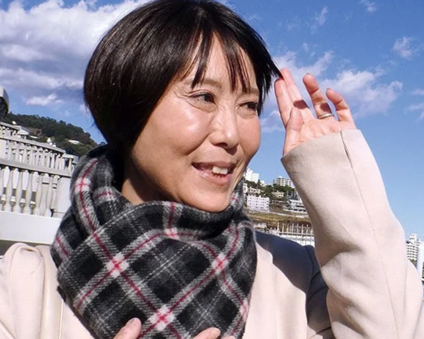 【45歳人妻】「女として男に愛されたい…」夫とセックスレスのこのおばさん、女を取り戻すためのスケベな旅行に出かけますが...