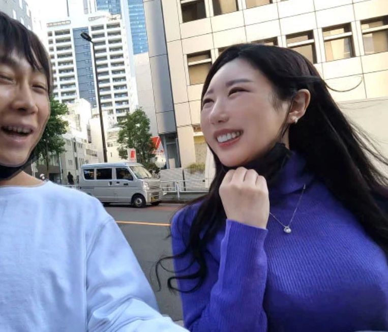 【人妻】ライブ配信で痴女快感に目覚めた39歳専業主婦！若い男をリードし淫語連発で欲望をさらけ出すデビュー作■乃上さゆり