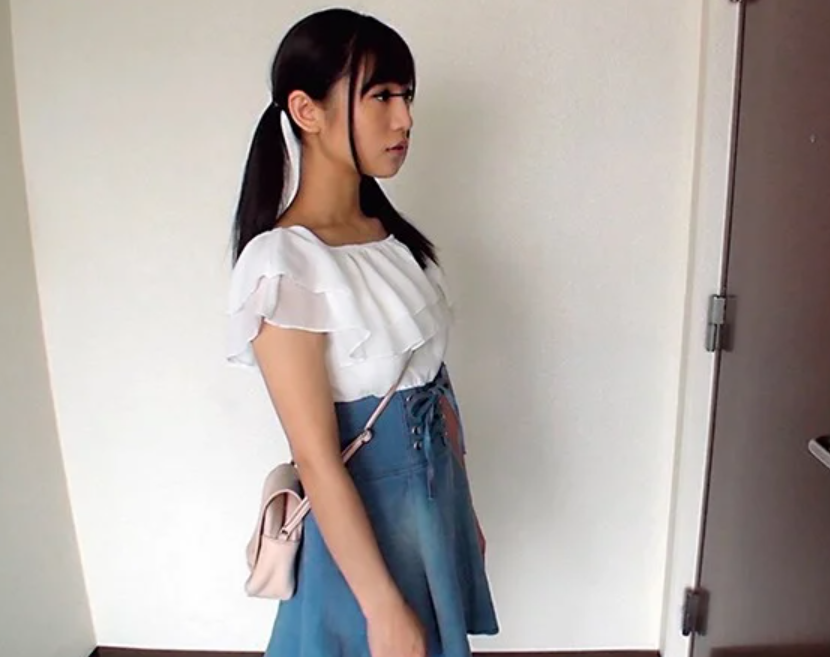 【ロリ少女】”ピンポーン”「今日は何でもします…」お金の為に自らの体を中年に売りにイク少女たち…