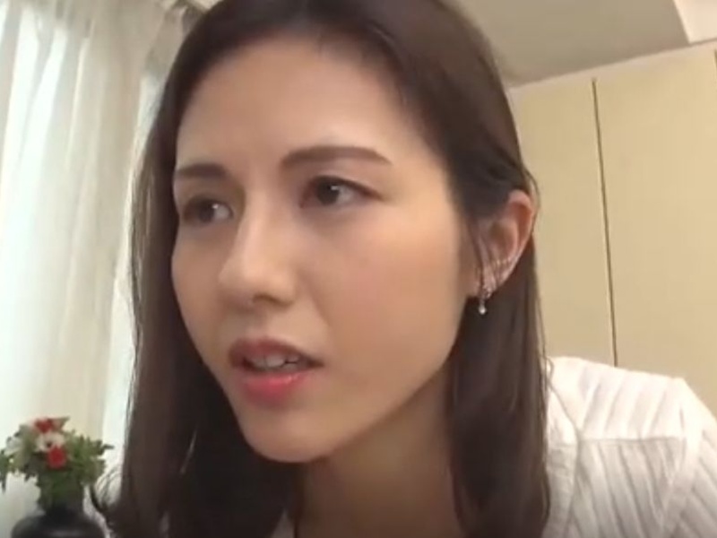 【未亡人】『ダメよ、貴方は息子なのに！』再婚相手の息子が女を抱きたくてたまらない！と泣きついてきたので仕方なく...