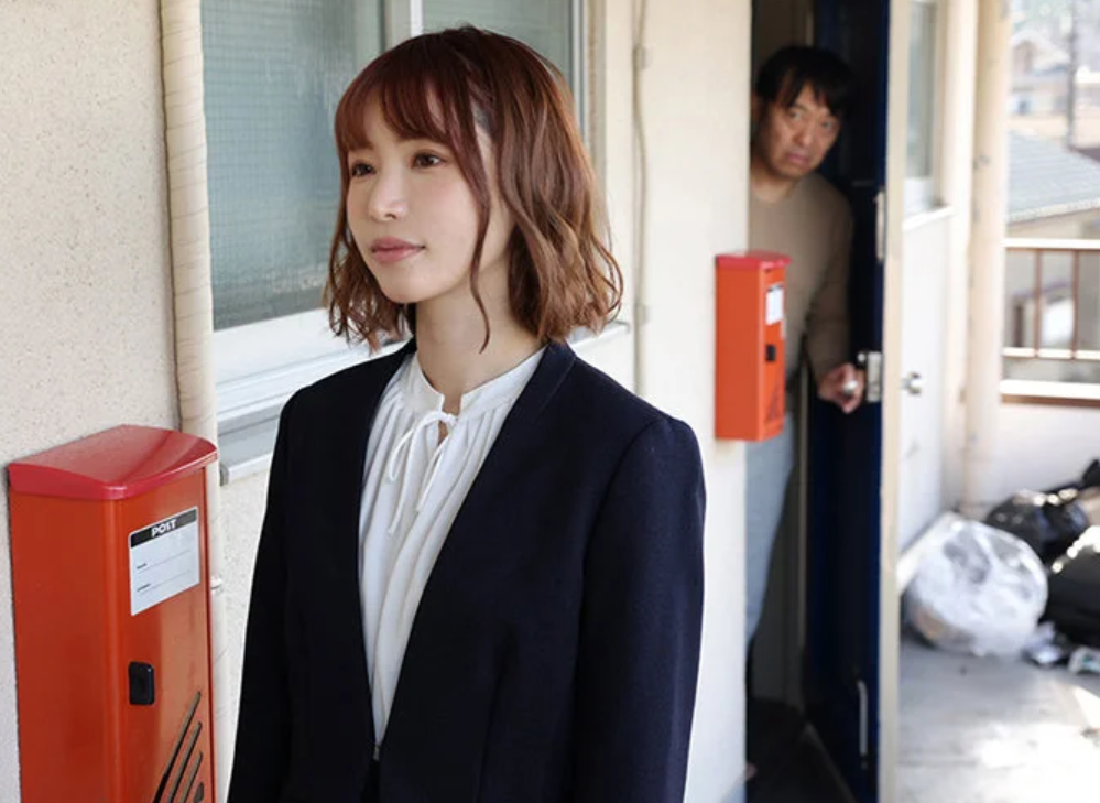 【レイプ】隣のゴミ部屋に住む中年に目をつけられ「逃がさねぇ」と押し込まれる！汚れた肉体に何度も沈められる■天使もえ