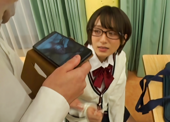 【メガネ女子】「本が友達です…！」陰キャなこの少女、素顔はとんでもなく美少女だったみたいで男を欲情させちゃう！