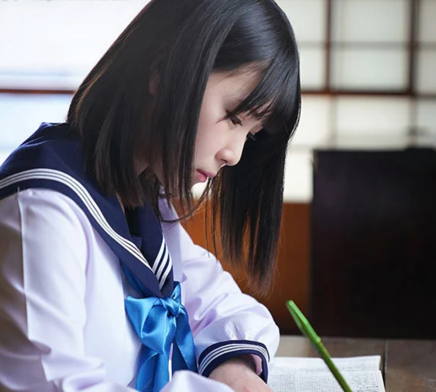 【レイプ】「また犯される...」可愛すぎて男性をエロい気分にさせてしまうこの女学生、教員にスケベなことをされているようで…