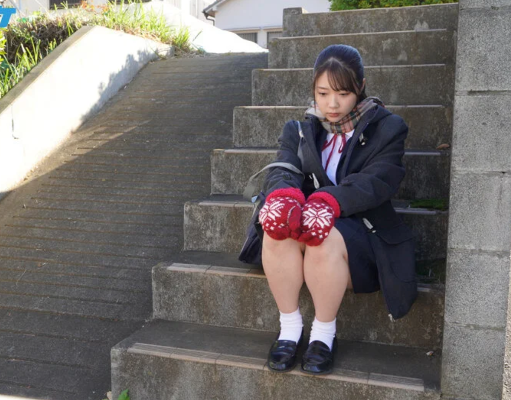 【レイプ】「お金のためなら...」両親に捨てられたエロロリ女子校生が怪しげな仕事に挑戦しますが…？■二葉エマ